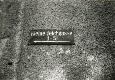 Stadtarchiv Weimar, 60 10-5/8, Straßenschild "Kleine Teichgasse 1-5", ohne Datum