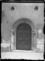 Stadtmuseum Weimar, Eichhorn 221 (K I 023 A), Blick auf das Portal »Rittergasse 5«, um 1940