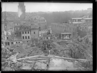 Stadtmuseum Weimar, Eichhorn 273 (K I 033a A), Blick vom Kaufhaus Kröger Richtung Grüner Markt und Schloss, 1945