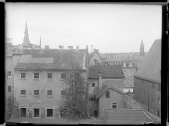 Stadtmuseum Weimar, Eichhorn 285 (K I 036 A), Blick über den Zeughof auf das Landgericht, um 1940