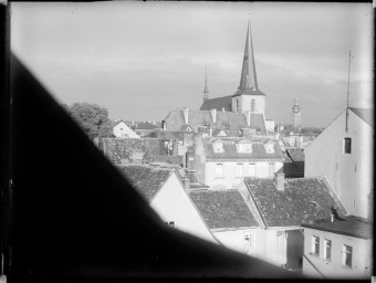 Stadtmuseum Weimar, Eichhorn 288 (K I 037 A), Blick aus Richtung »Kleine Teichgasse« zur Herderkirche, 1936