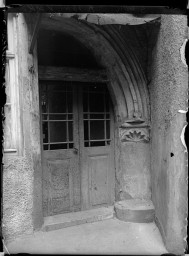 Stadtmuseum Weimar, Eichhorn 295 (K I 040 A), Blick auf ein Portal im Hof der »Windischenstraße 11«, um 1940