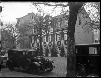 Stadtarchiv Weimar, 60 10 (Negativ 3301), Blick über die Schillerstraße zu Schillers Wohnhaus, wohl 1934