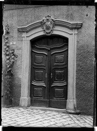 Stadtmuseum Weimar, Eichhorn 384 (K I 067 A), Blick auf das Portal »Bornberg 1«, um 1940