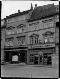 Stadtmuseum Weimar, Eichhorn 442 (K I 095 A), Blick auf die Häuser »Markt 17 und 18«, um 1937