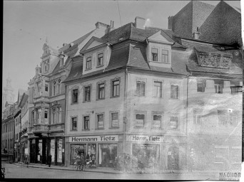 Stadtmuseum Weimar, Eichhorn 478 (K I 107 B), Blick aus der Marktstraße auf die Ecke Kaufstraße/Schlossgasse, um 1930