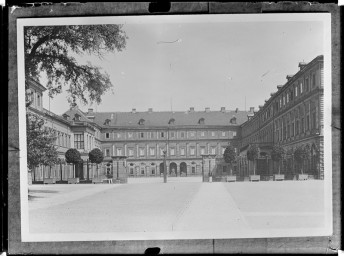 Stadtmuseum Weimar, Eichhorn 495 (K I 112a A), Blick in den Schlosshof, vor 1917