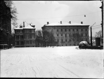 Stadtmuseum Weimar, Eichhorn 527 (K II 005 A), Blick auf die Häuser Museumsplatz 5–7, 1938