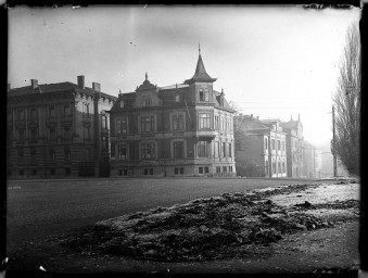 Stadtmuseum Weimar, Eichhorn 594 (K II 023 A), Blick auf die Häuser Museumsplatz 7 und 8, sowie Karl-August-Platz 1 und 2, 1936