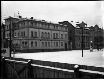 Stadtmuseum Weimar, Eichhorn 598 (K II 025 A), Blick auf das Gebäude der »Deutschen Arbeitsfront« am Museumsplatz, 1938