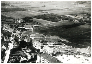 Stadtarchiv Weimar, 60 10-1/1, Blick von Südosten auf den Zeppelin-Platz, um 1928