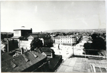 Stadtarchiv Weimar, 60 10-1/1, Blick von Südosten auf den Theaterplatz, ohne Datum