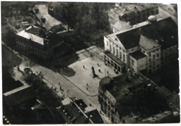 Stadtarchiv Weimar, 60 10-1/1, Blick von Nordosten auf den Theaterplatz, um 1910