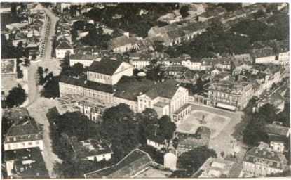 Stadtarchiv Weimar, 60 10-1/1, Blick von Südosten auf das Deutsche Nationaltheater, um 1920