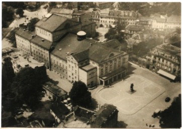 Stadtarchiv Weimar, 60 10-1/1, Blick von Südosten auf den Theaterplatz, ohne Datum