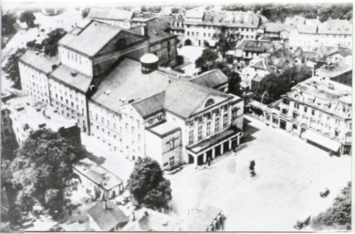 Stadtarchiv Weimar, 60 10-1/1, Blick von Südosten auf das Deutsche Nationaltheater, um 1930