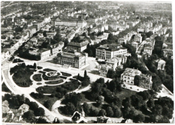 Stadtarchiv Weimar, 60 10-1/1, Blick von Südosten auf den Museumsplatz, um 1930