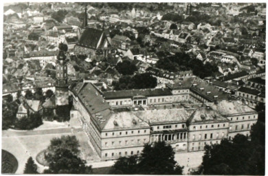 Stadtarchiv Weimar, 60 10-1/1, Blick von Osten auf das Residenzschloss, vor 1945