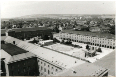 Stadtarchiv Weimar, 60 10-1/1, Blick vom Studentenwohnheim "Langer Jakob" in Richtung Nordwesten, 1978