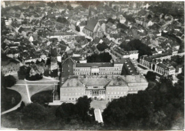 Stadtarchiv Weimar, 60 10-5/1 Bd. 1, Blick von Osten auf das Residenzschloss, um 1920