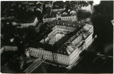 Stadtarchiv Weimar, 60 10-5/1 Bd. 2, Blick von Südosten auf das Residenzschloss, um 1950