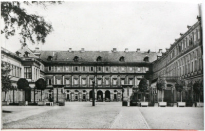 Stadtarchiv Weimar, 60 10-5/1 Bd. 1, Blick in den Innenhof des Residenzschlosses, vor 1913