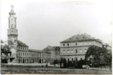 Stadtarchiv Weimar, 60 10-5/1 Bd. 1, Blick vom Ilmpark in den Innenhof des Residenzschlosses, vor 1913