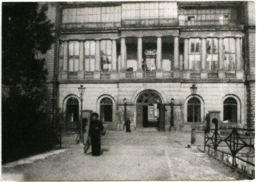 Stadtarchiv Weimar, 60 10-5/1 Bd. 1, Blick von Osten auf das Residenzschloss, um 1900