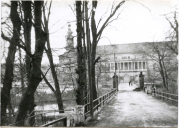 Stadtarchiv Weimar, 60 10-5/1 Bd. 1, Blick von der Leipnitzallee auf das Residenzschloss, ohne Datum