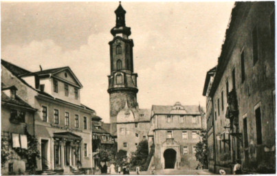 Stadtarchiv Weimar, 60 10-5/1 Bd. 1, Blick vom grünen Markt auf das Residenzschloss, vor 1945