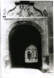 Stadtarchiv Weimar, 60 10-5/1 Bd. 1, Blick durch das Schmuckportal der Bastille, vor 1913