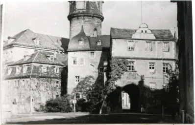 Stadtarchiv Weimar, 60 10-5/1 Bd. 1, Blick vom Grünen Markt auf die Schlossbastille, um 1920