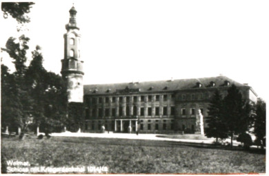 Stadtarchiv Weimar, 60 10-5/1 Bd. 1, Blick aus dem Ilmpark auf das Residenzschloss, nach 1927