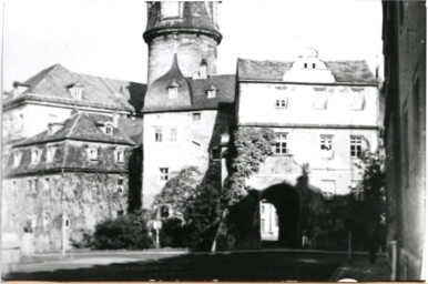 Stadtarchiv Weimar, 60 10-5/1 Bd. 1, Blick auf die sogenannte Bastille mit Durchgang zum Schlossplatz, ohne Datum