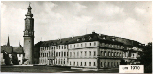 Stadtarchiv Weimar, 60 10-5/1 Bd. 2, Blick aus dem Ilmpark auf das Residenzschloss, um 1970