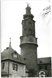 Stadtarchiv Weimar, 60 10-5/1 Bd. 2, Blick vom Schlossplatz auf den Schlossturm, nach 1945