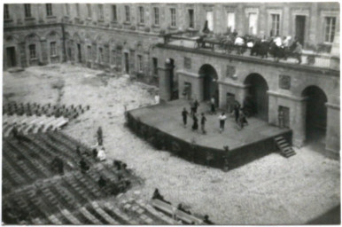 Stadtarchiv Weimar, 60 10-5/1 Bd. 2, Blick in den Innenhof des Residenzschlosses, ohne Datum