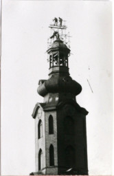 Stadtarchiv Weimar, 60 10-5/1 Bd. 2, Schlossturm während Bauarbeiten an der Turmhaube, 1988