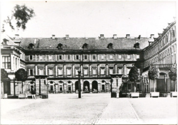 Stadtarchiv Weimar, 60 10-5/1 Bd. 1, Blick in den Innenhof des Residenzschloss, um 1910