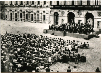 Stadtarchiv Weimar, 60 10-5/1 Bd. 1, Blick in den Innenhof des Residenzschlosses, ohne Datum