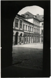 Stadtarchiv Weimar, 60 10-5/1 Bd. 2, Blick vom Innenhof auf das Residenzschloss, um 1980