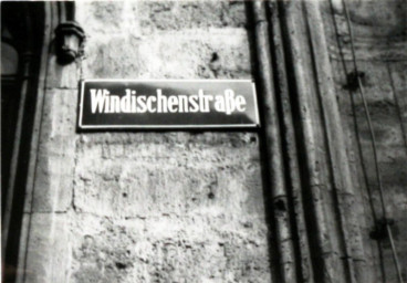 Stadtarchiv Weimar, 60 10-5/10, Straßenschild "Windischenstraße", 1980