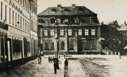 Stadtarchiv Weimar, 60 10-5/10, Blick aus der Schillerstraße zum Wittumspalais, um 1890