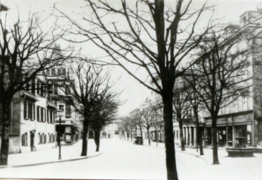 Stadtarchiv Weimar, 60 10-5/10, Blick in die Schillerstraße , um 1920