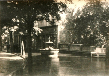 Stadtarchiv Weimar, 60 10-5/10, Blick in die Schillerstraße, vor 1945