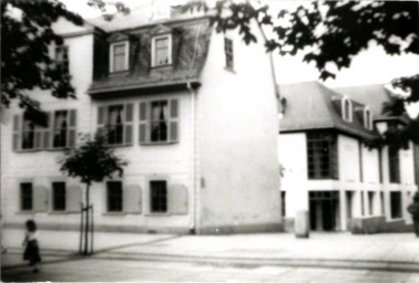 Stadtarchiv Weimar, 60 10-5/10, Blick aus der Schillerstraße in die Neugasse, 1988