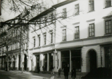 Stadtarchiv Weimar, 60 10-5/10, Blick in die Schillerstraße, 1980