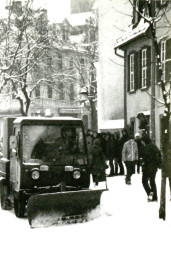 Stadtarchiv Weimar, 60 10-5/10, Blick in die Schillerstraße , 1983