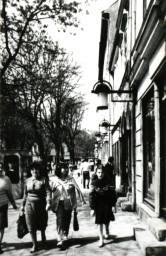 Stadtarchiv Weimar, 60 10-5/10, Blick in die Schillerstraße , 1987