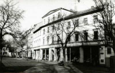 Stadtarchiv Weimar, 60 10-5/10, Blick in die Schillerstraße, 1987